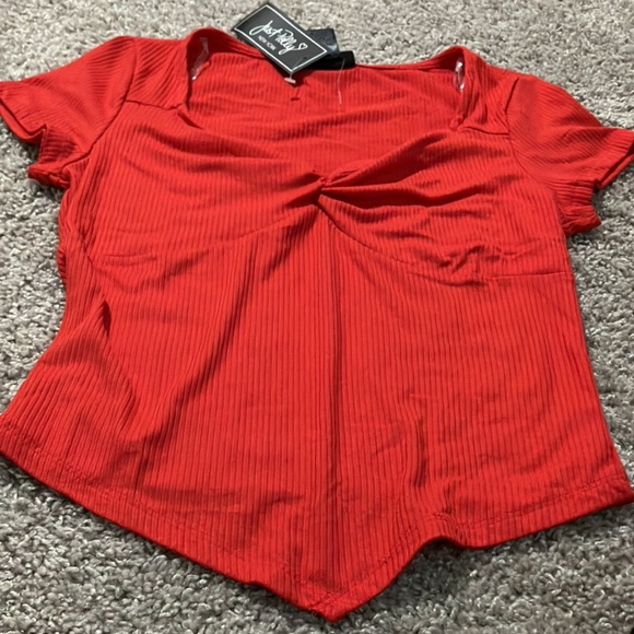 Red Pointed Blouse - Picture 5 of 6